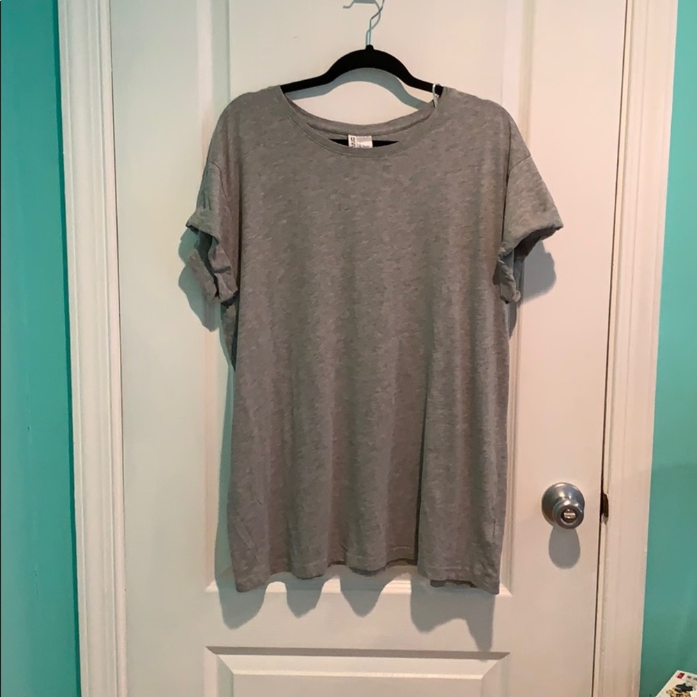 Long crew neck t-shirt with cuffed sleeves!